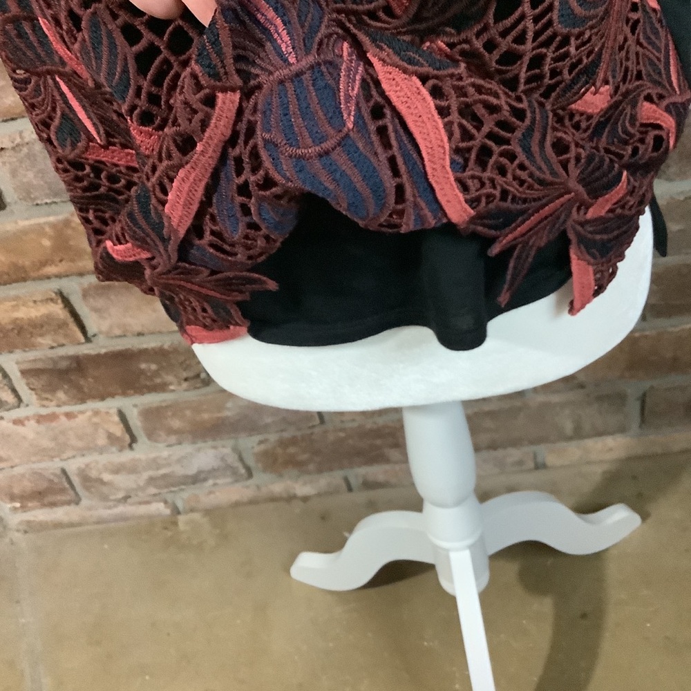 BANANA REPUBLIC Sleeveless Crocheted Lace Cutout Tank Top 5 - Picture 4 of 9